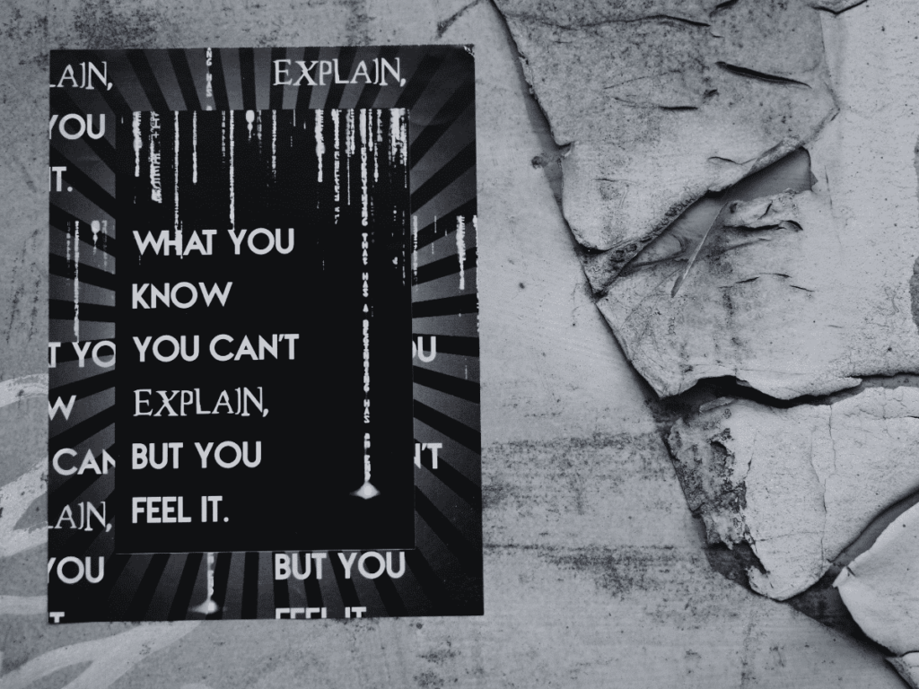 Tekst : what you can't explain but you can feel, geschreven op een muur.